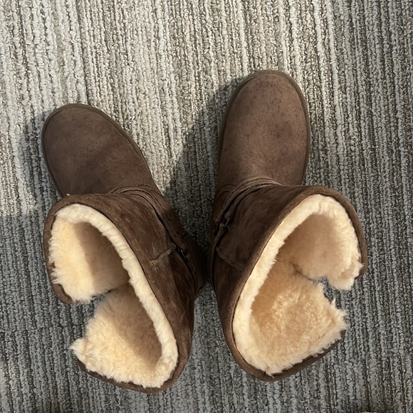 UGG -Chocolate Brown with buckle accent - Picture 4 of 5